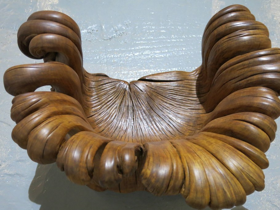 Кресло из цельного пня