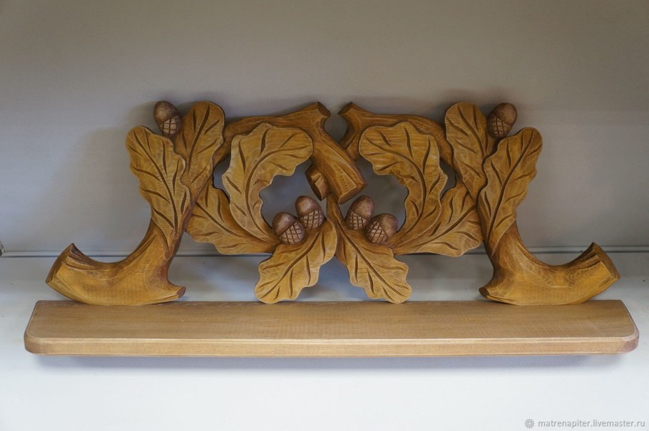 Резьба по дереву полочки
