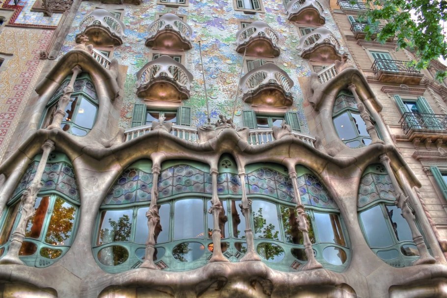 Барселона здания архитектора Гауди