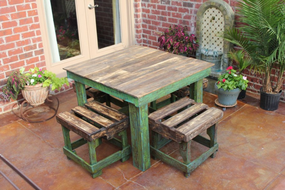 Садовый столик из поддонов