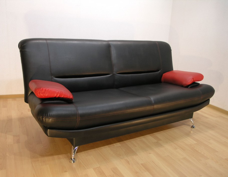 Диван из кожзама