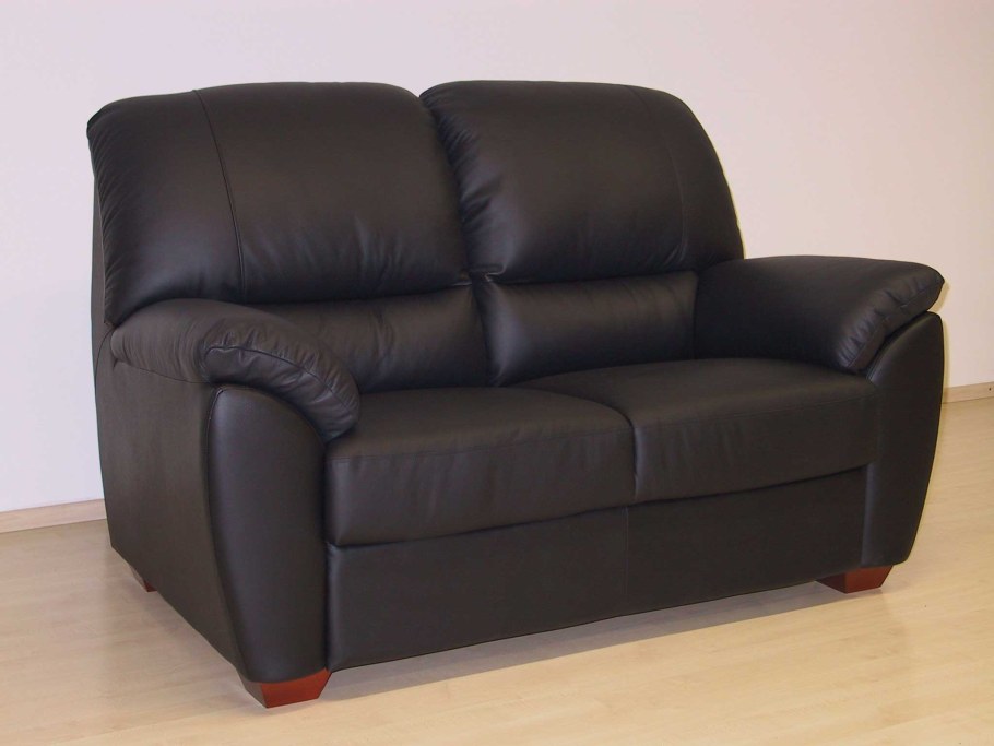 Диван из кожзама