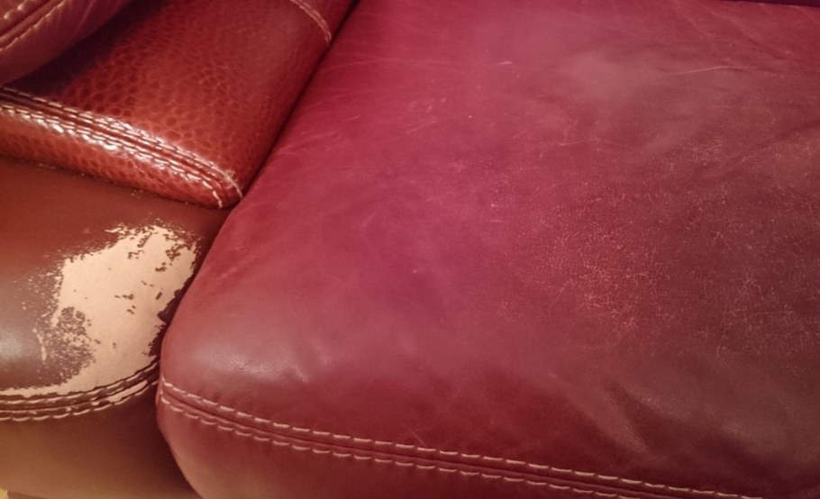 Искусственная кожа потрескалась