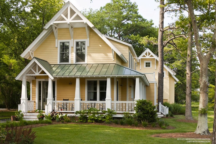 Желтый деревянный дом