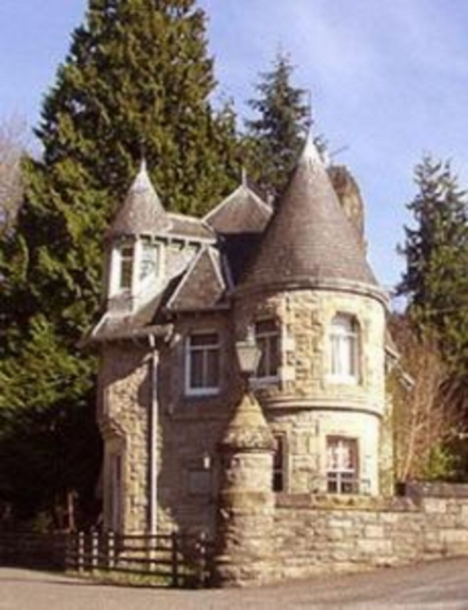 Домик в виде замка