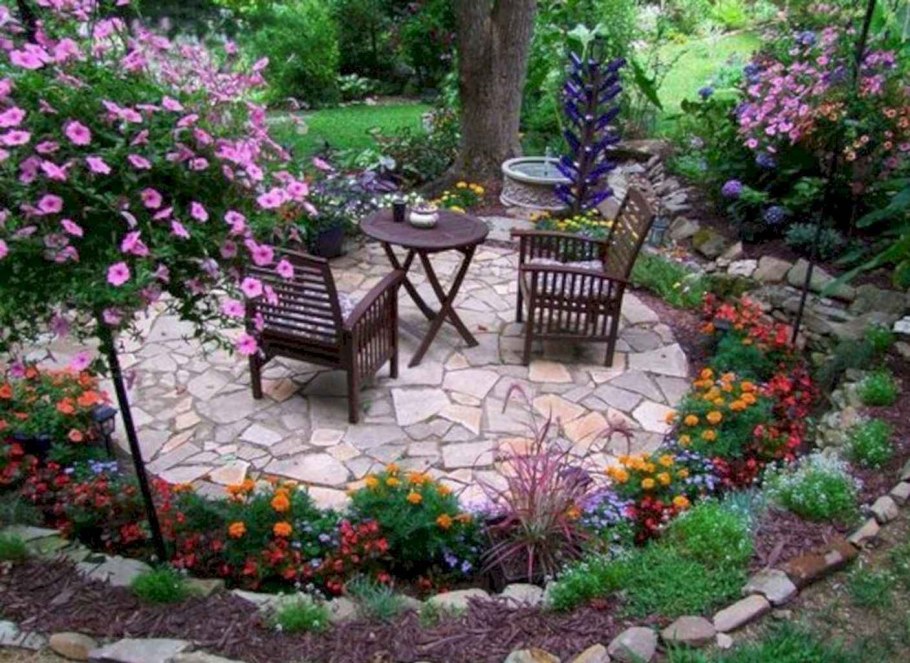 Украсить садовый участок