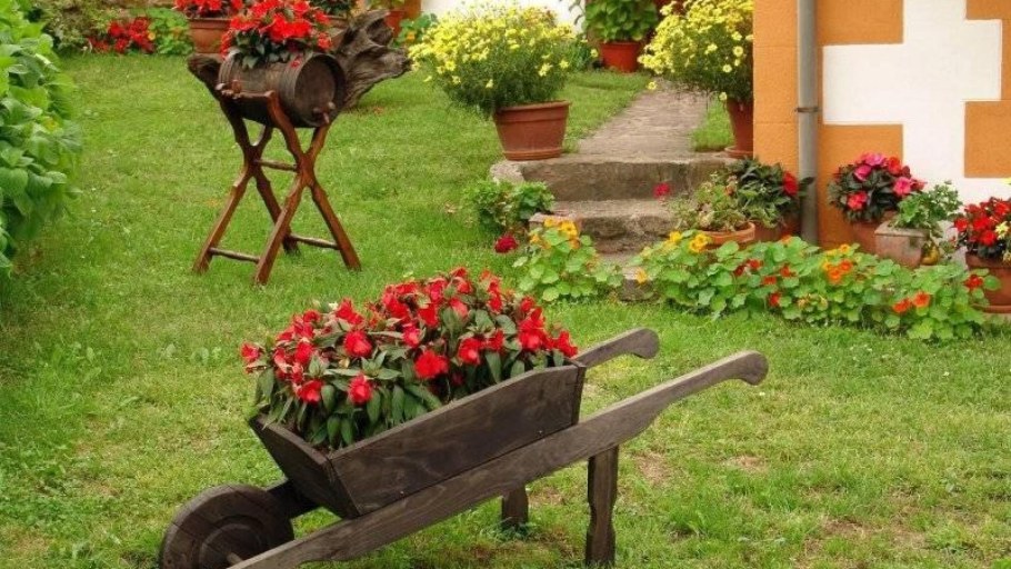 Украшение дачного участка