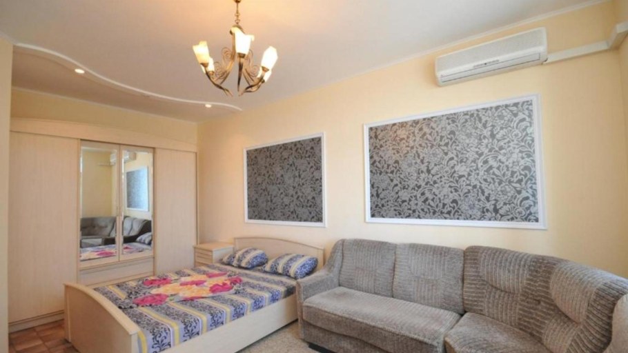 Однокомнатная квартира с кроватью и угловым диваном