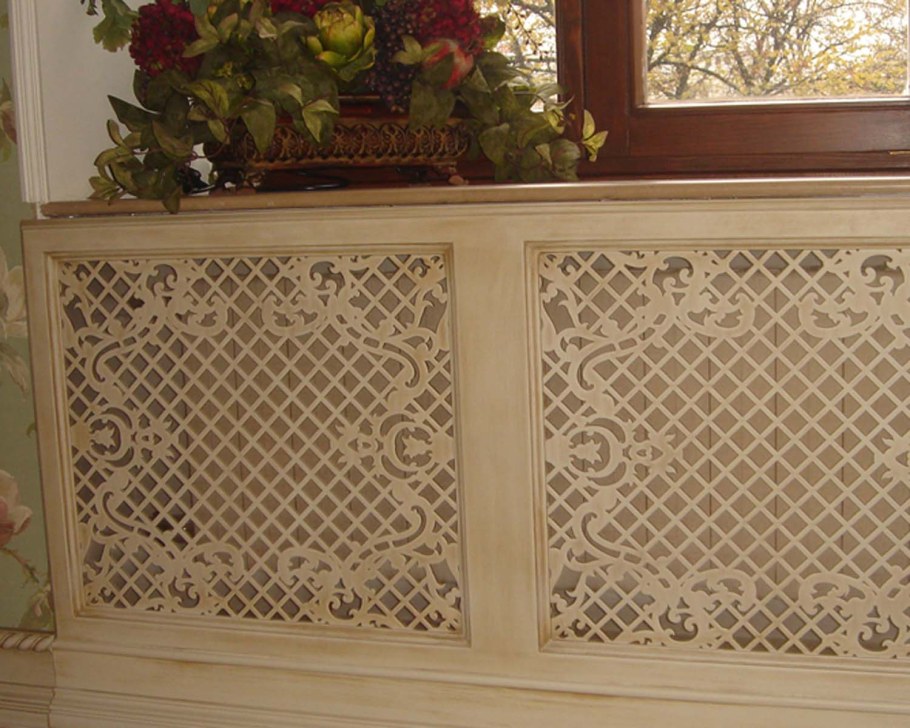 Для радиатора экран деревянный резной