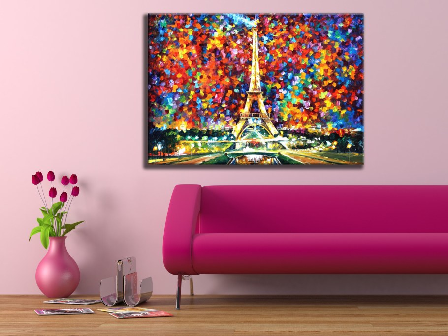 Яркие предметы в интерьере на полотне