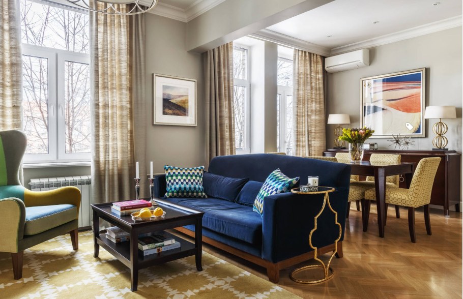 Синие шторы в интерьере