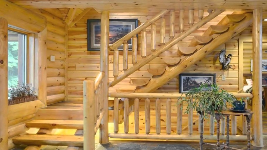 Лестницы из бревна и полубревна