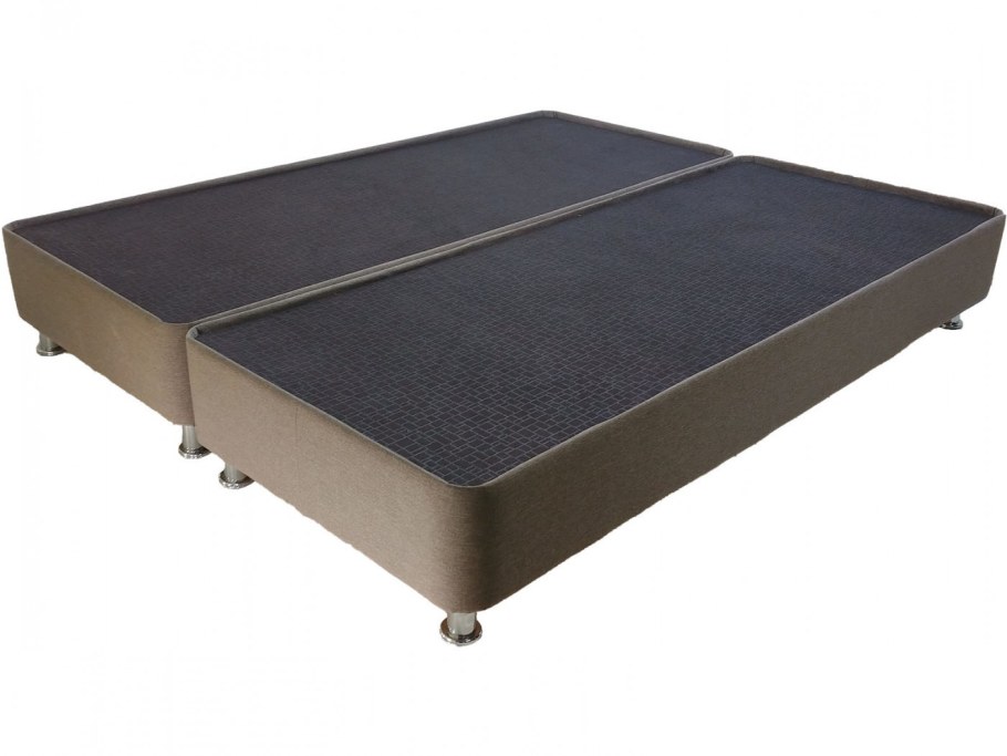 Комната в бордовых тонах