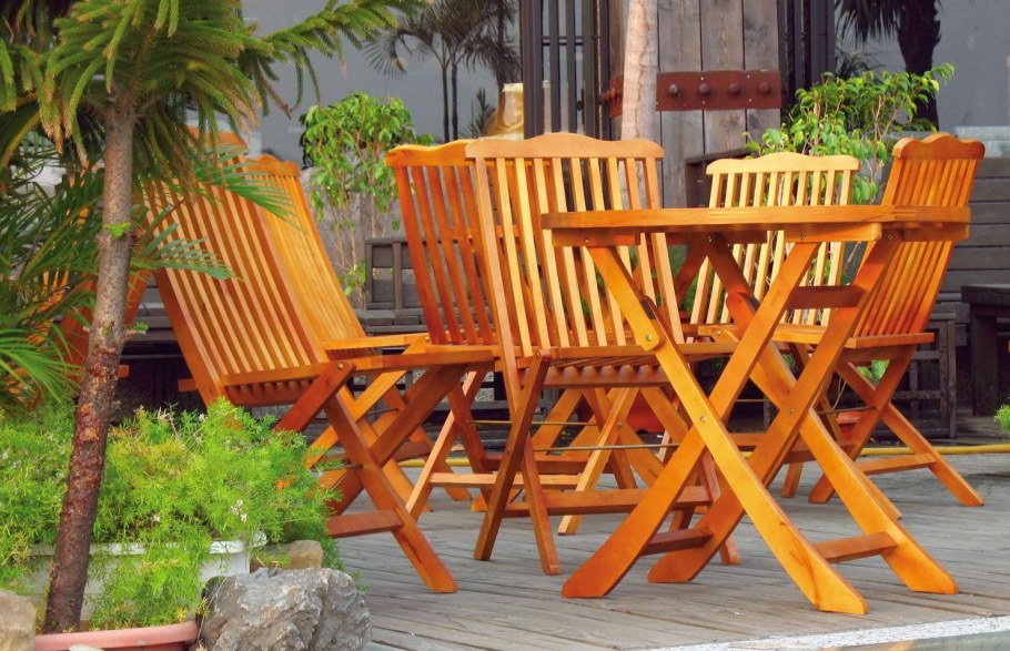 Уличная деревянная мебель покрасить