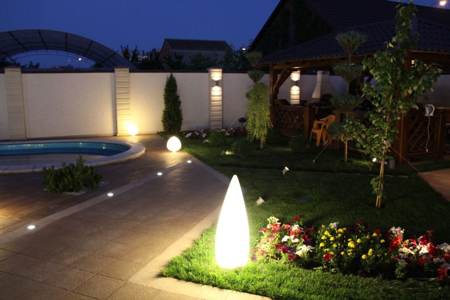 Гирлянда на веранде