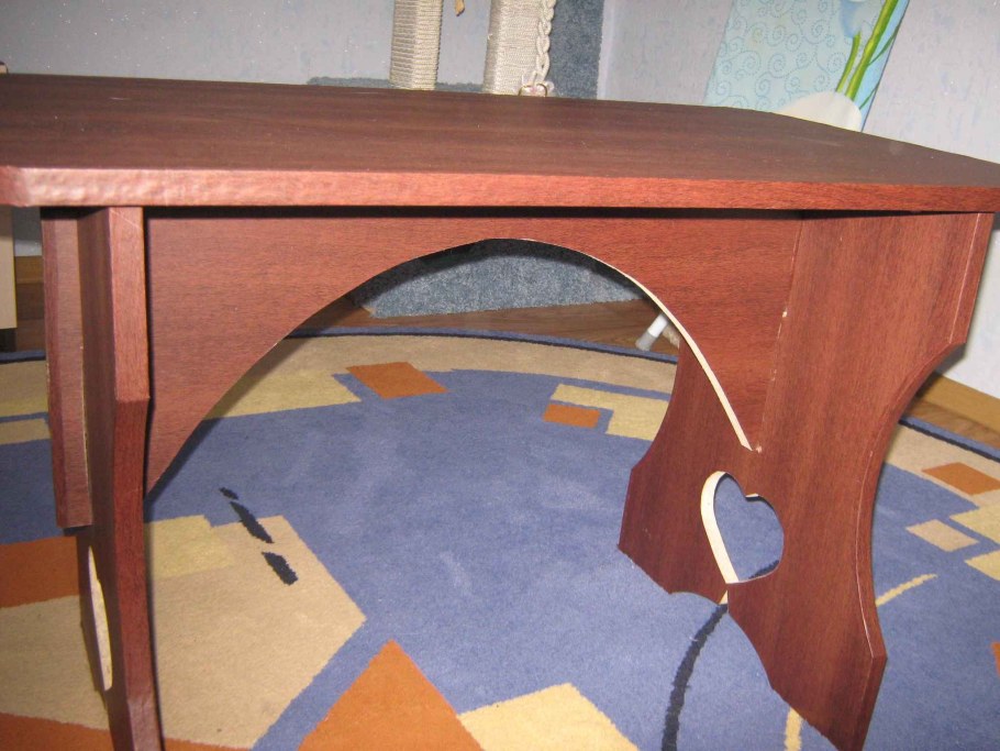 Самодельные столики из ДСП