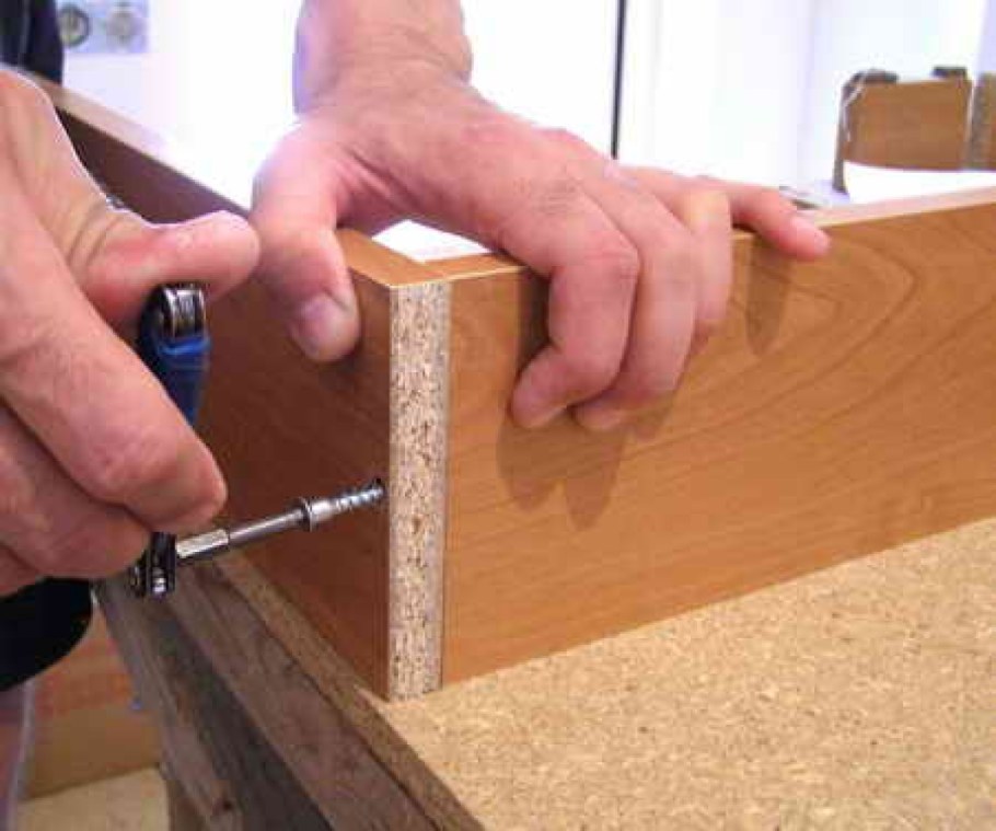 Направляющие для параллельного упора на циркулярную пилу