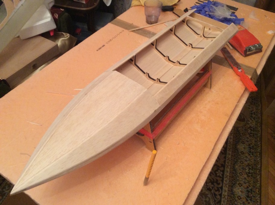 Небольшие табуретки из дерева