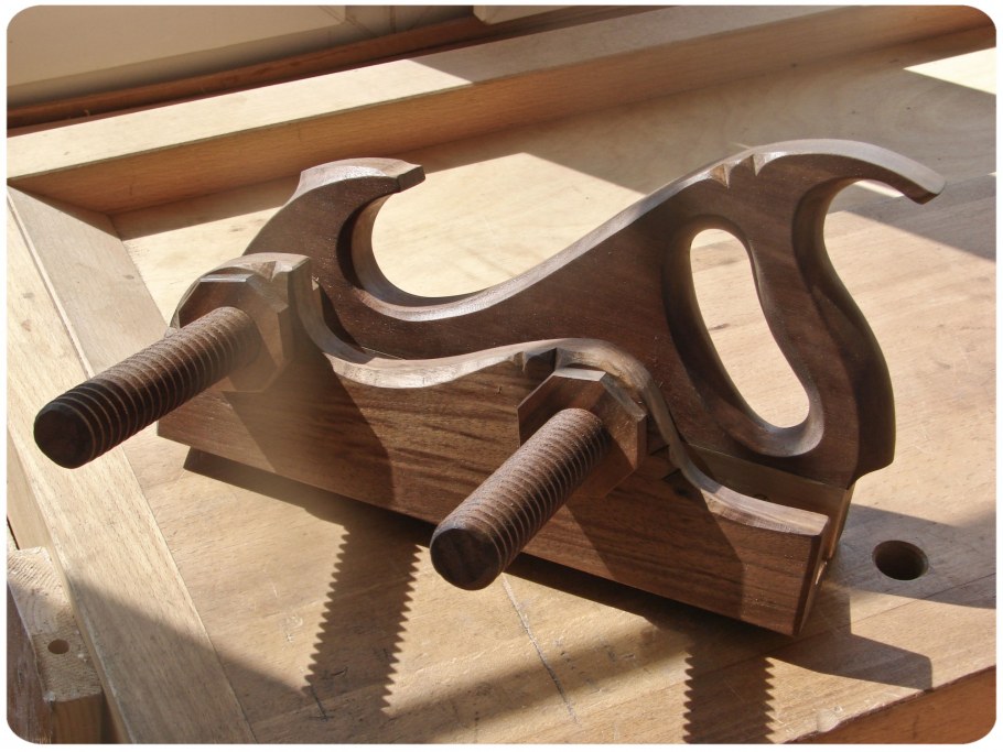 Полка из ламината