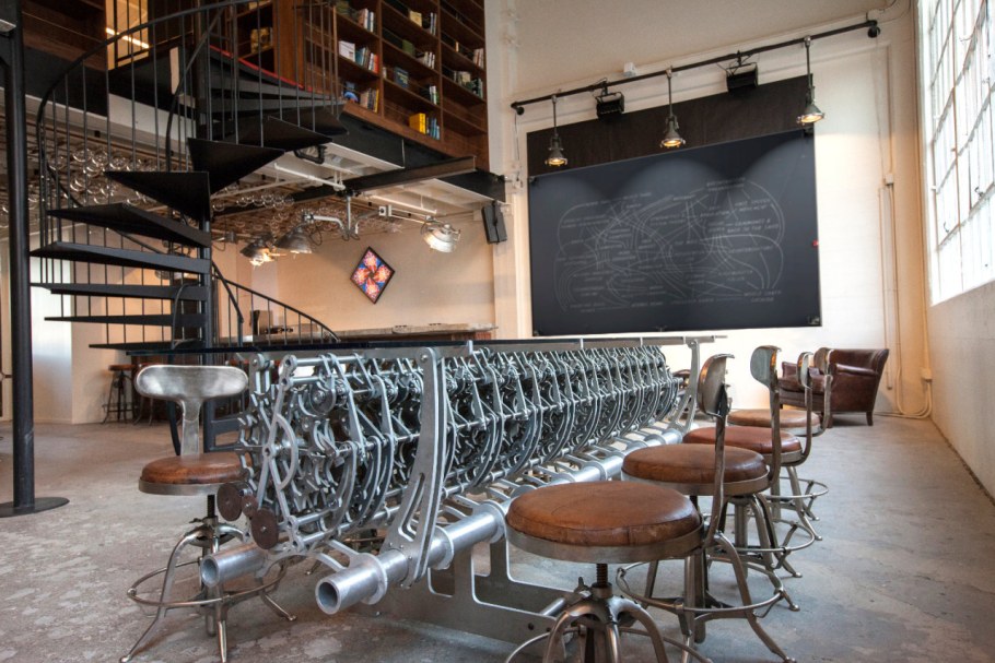 Интерьер кафе в стимпанк стиле