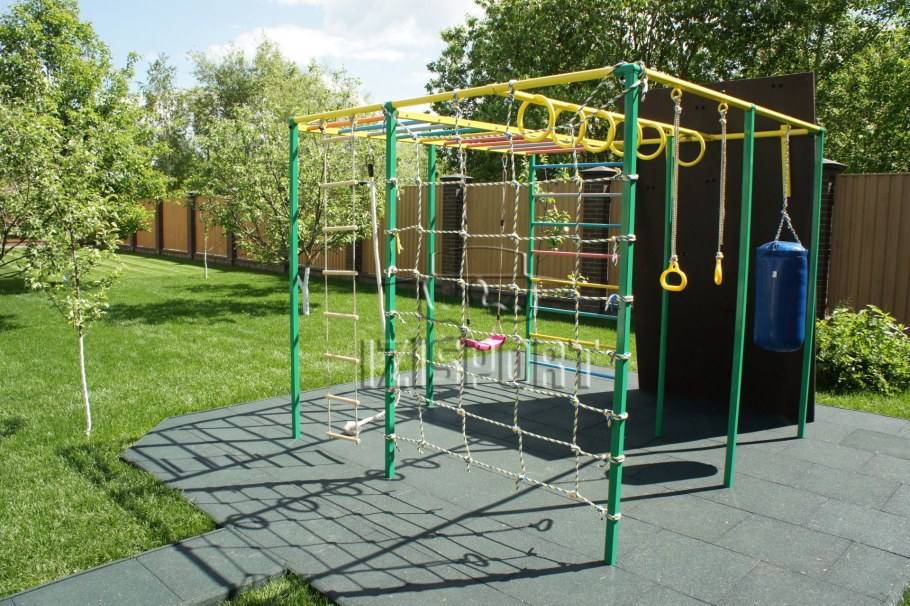 Уличный спортивный комплекс Сириус