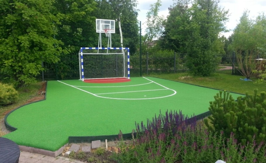 Бутлерова футбольное поле