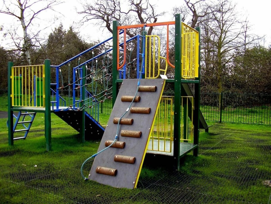 Спортивно-игровая площадка