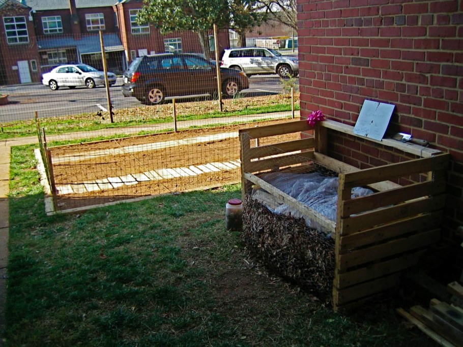 Ящик из поддона для дачи