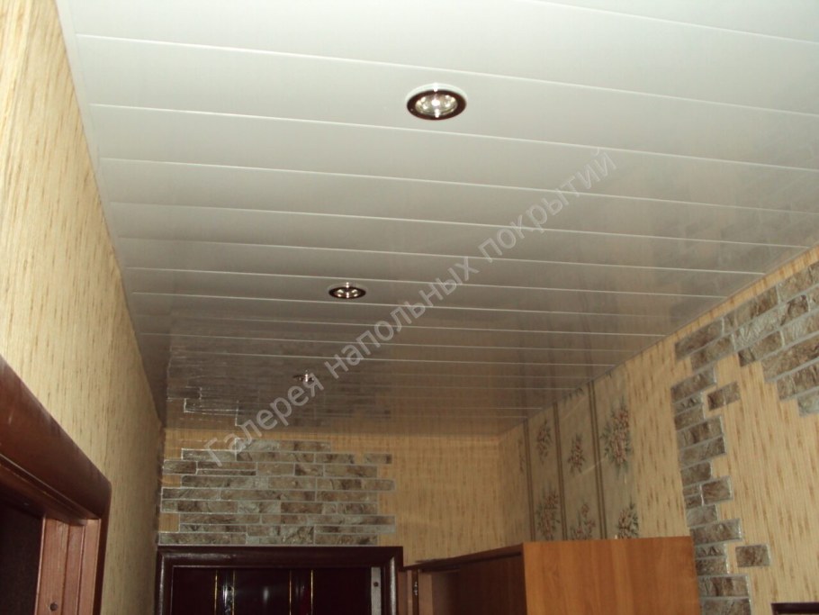 Реечный потолок Цесал