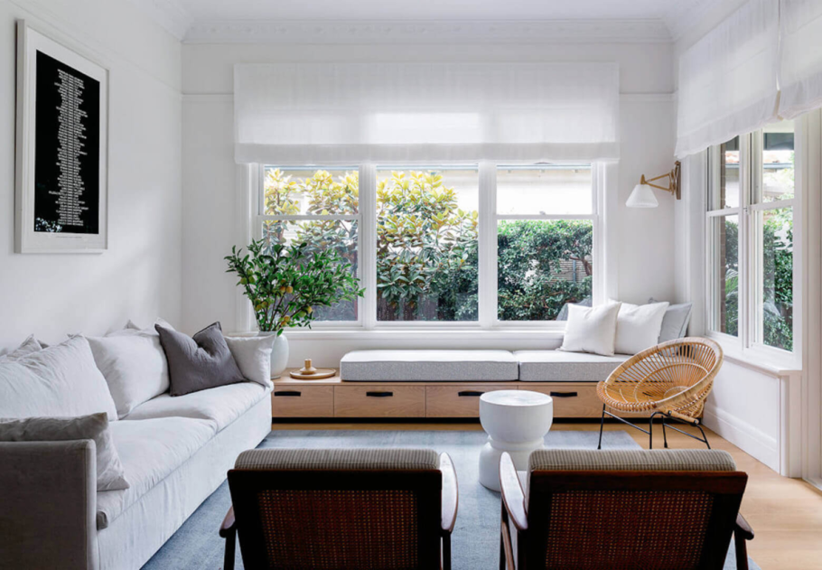 Бежевые шторы в интерьере гостиной