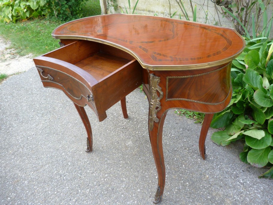 Столик Бобик 18 век