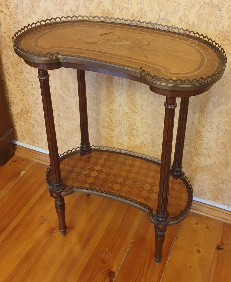 Столик Бобик 18 век