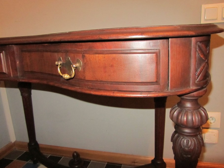 Столик Бобик 18 век