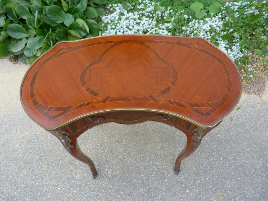 Старинный письменный столик Бобик