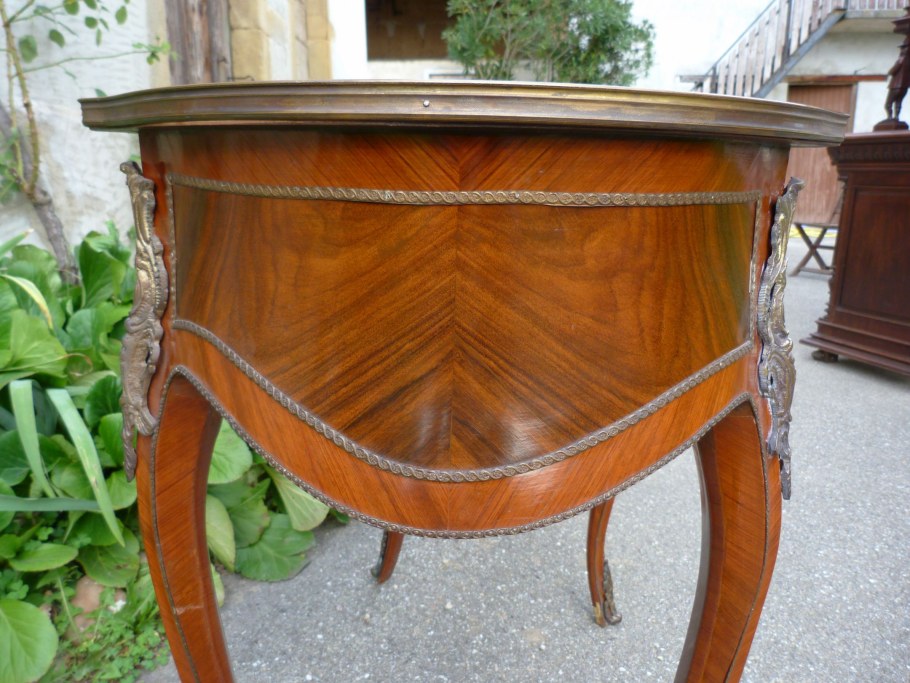 Антикварный стол Бобик