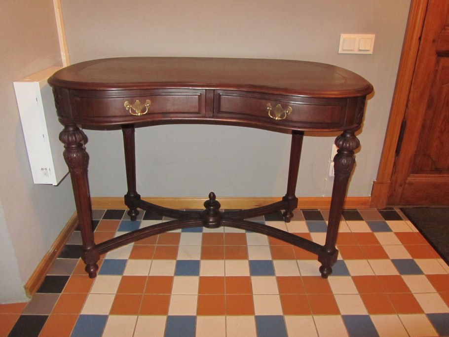 Столик Бобик 18 век