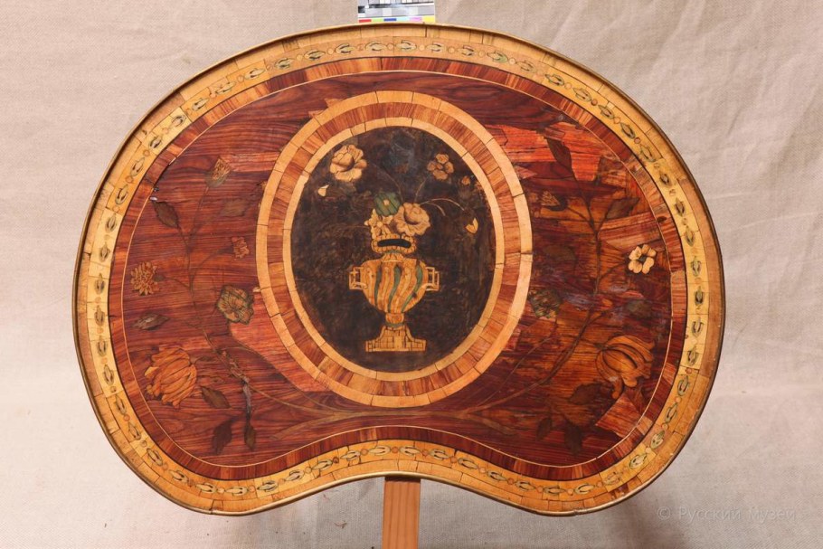 Столик Бобик