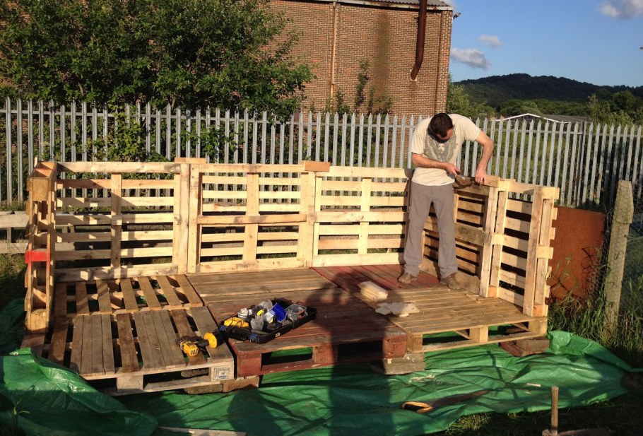 Беседка из европоддонов