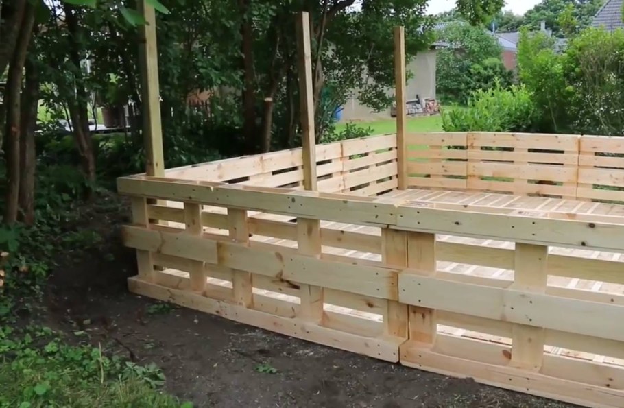 Беседка из поддонов