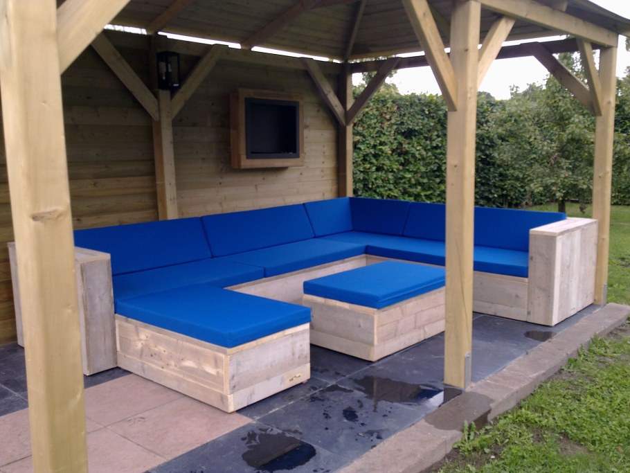 Домик из поддонов