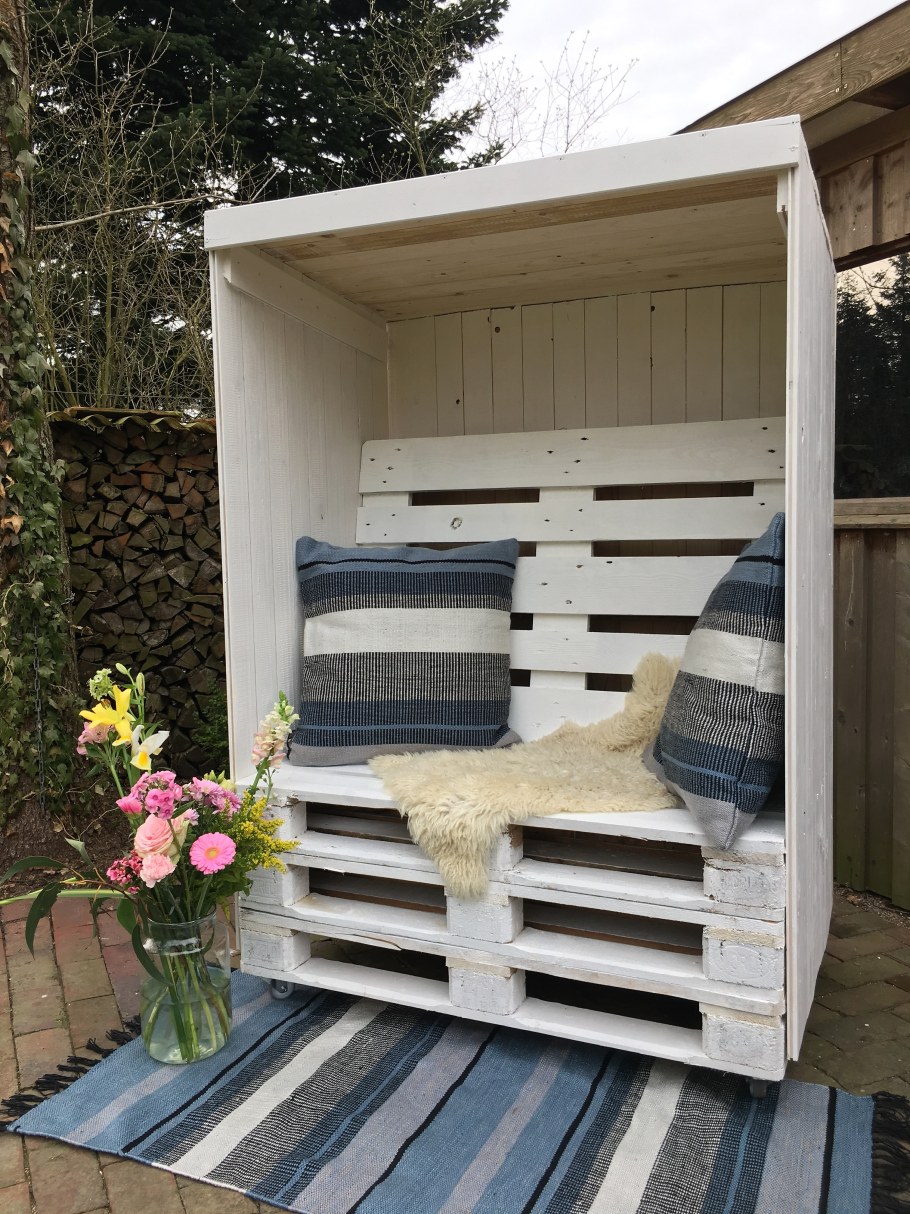 Мебель из паллет для беседки