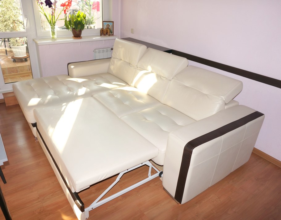 Диван из экокожи