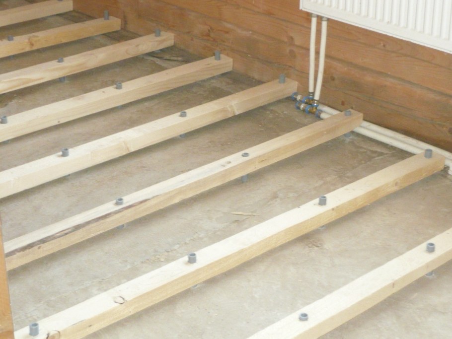 Деревянный пол в беседке