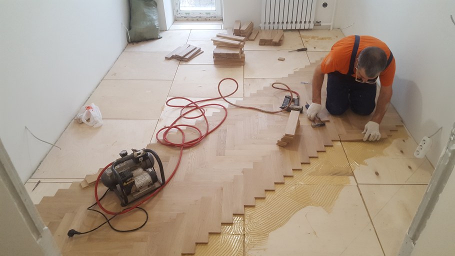 Демонтаж старого паркета