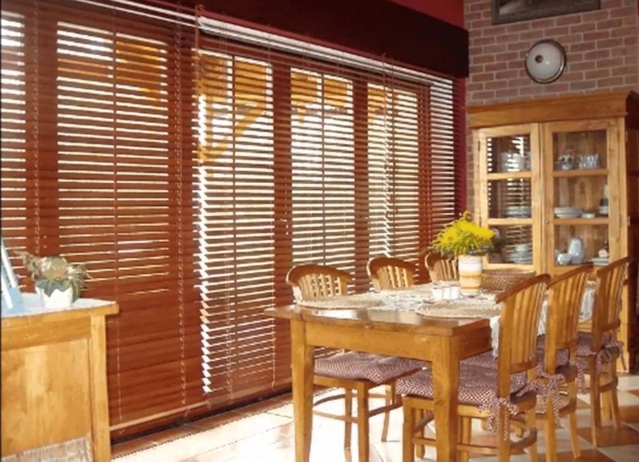 Рулонные шторы на деревянные окна