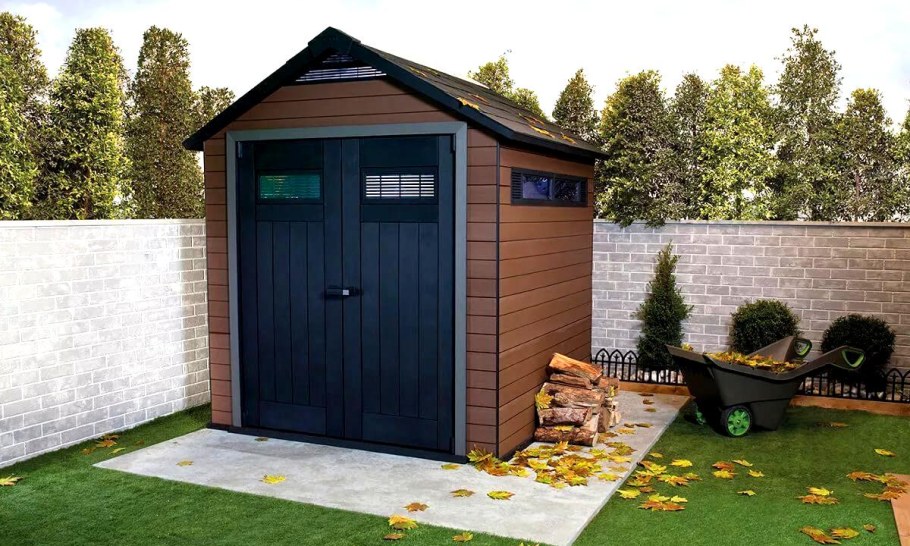 Угловой сарай для дачи