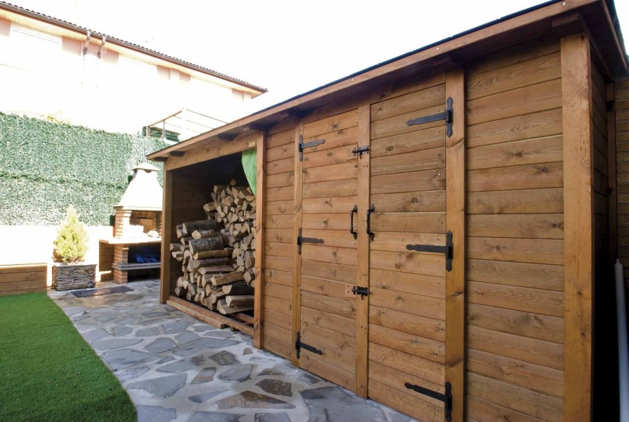 Кирпичный сарайчик на даче