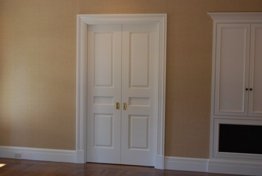 Двери классические межкомнатные распашные