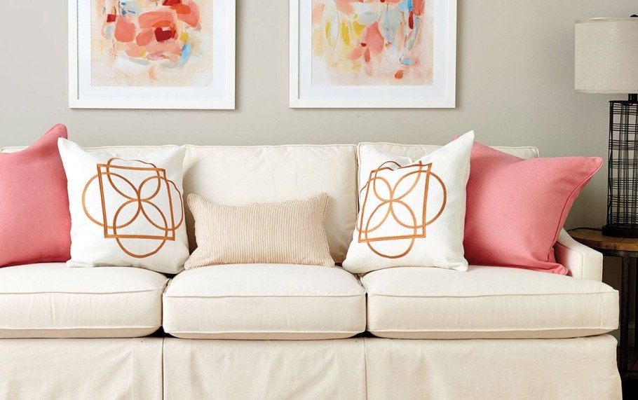 Интерьер комнаты с картиной