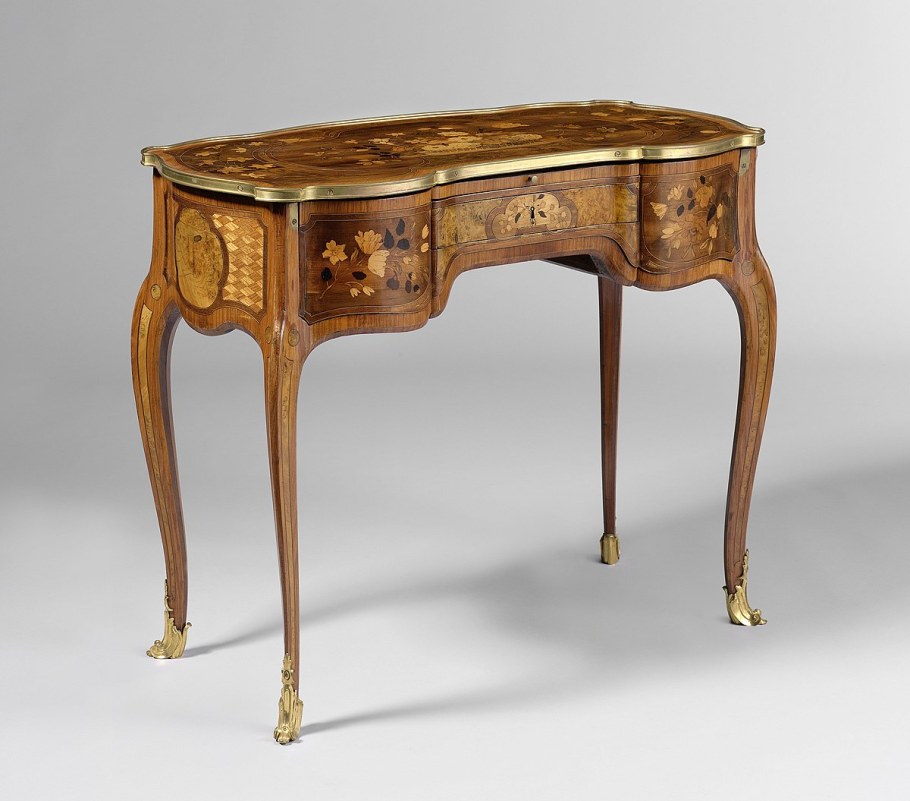 Винтажный столик